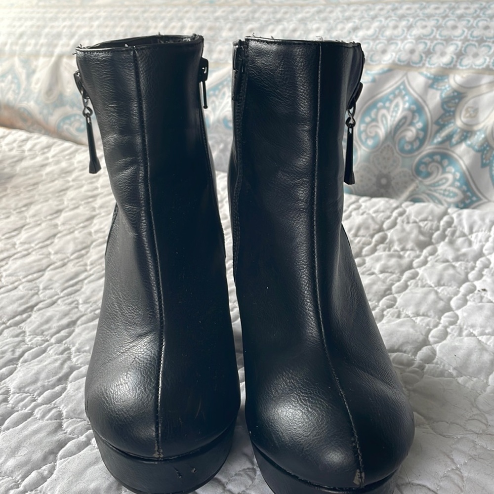 Black size 7 high heel booties